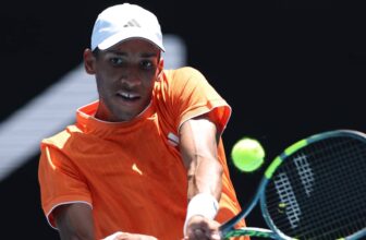 Felix Auger-Aliassime converts 6th MP in Dubai opener, Stan Wawrinka wins | ATP Tour