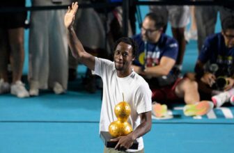 Gael Monfils thanks Juan Martin del Potro in emotional Acapulco moment: ‘He’s a big champion’ | ATP Tour