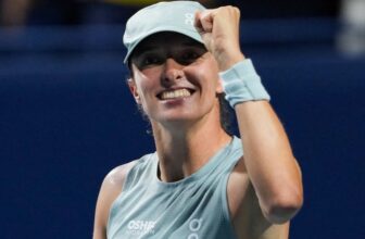 Imposing Swiatek Sweeps Rybakina for 26th Title in Toronto – Tennis Now